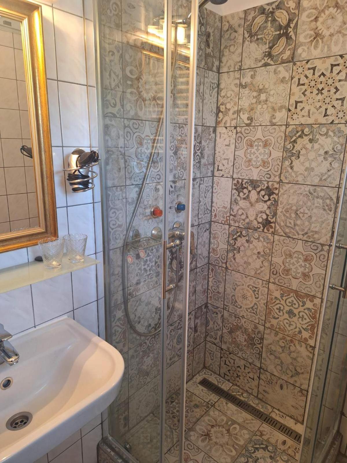 Rohonci Vendeghaz Hotel Kőszeg Buitenkant foto